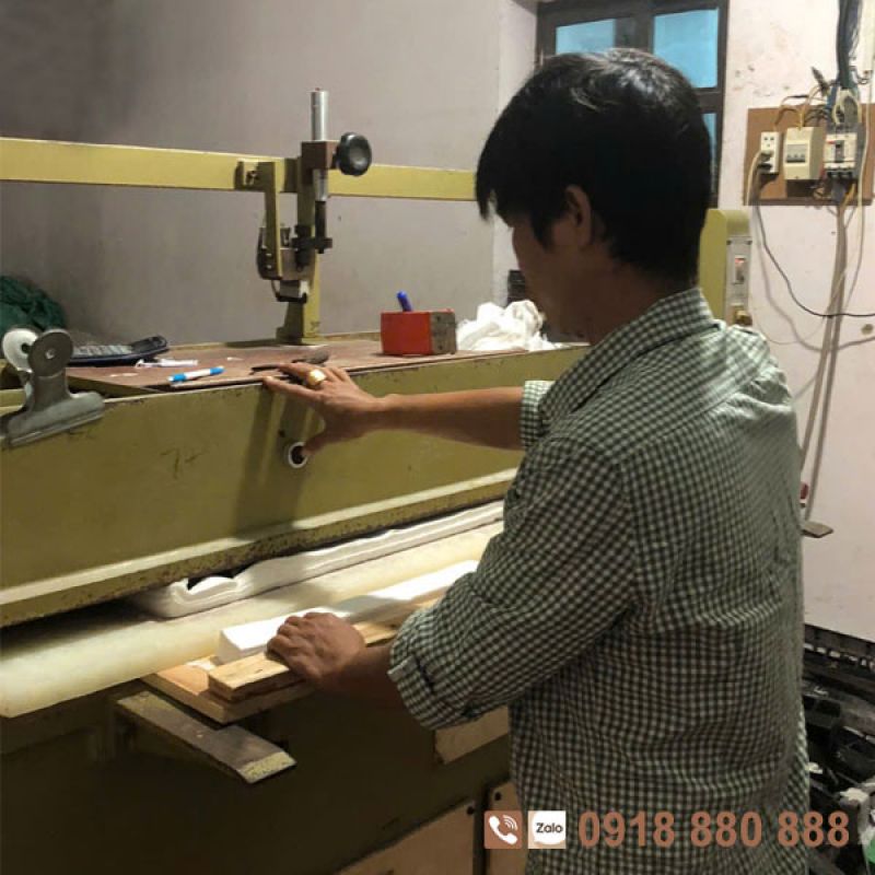 Dập lá chân cổ áo sơ mi
